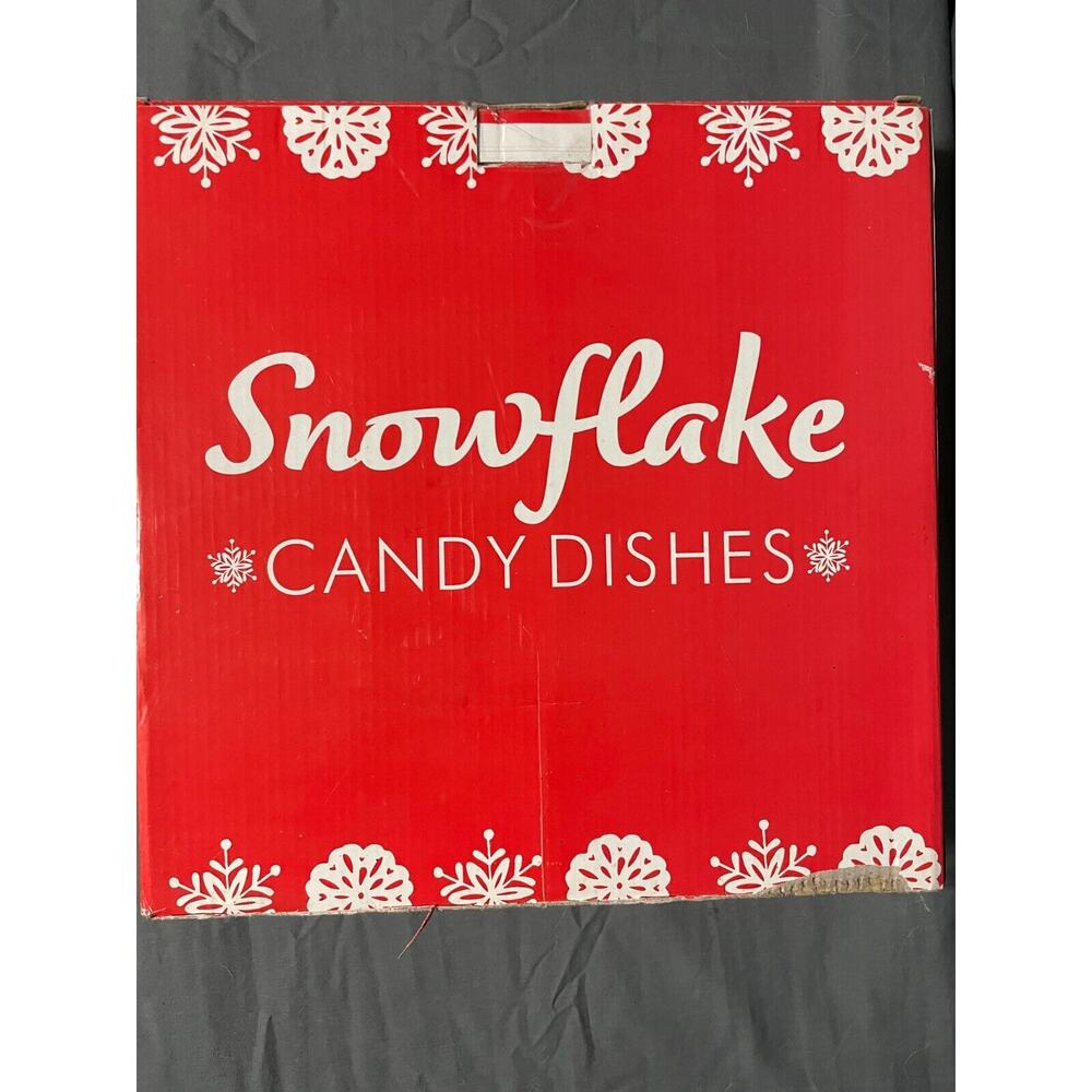 Snowflake Five Piece Plastic Candy Dishes NEW Red‎ And White Retro